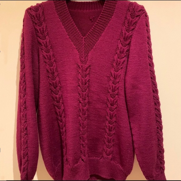 Hand-knit cable-knit wool V-Neck sweater - Picture 9 of 10
